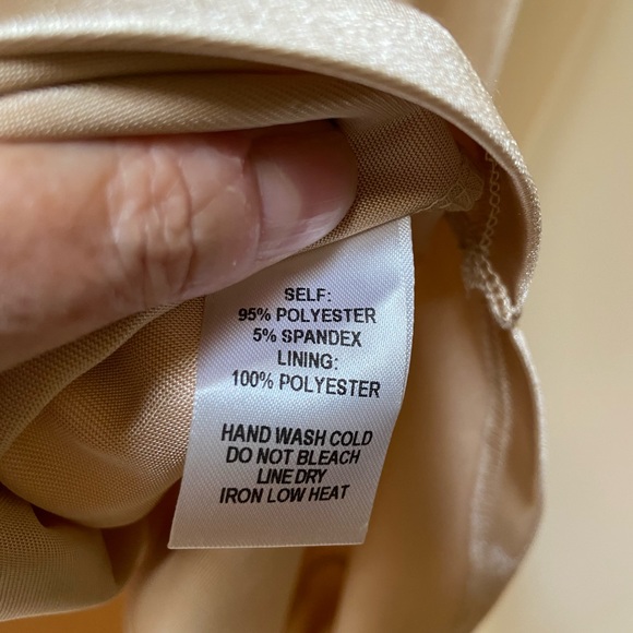 Lulu’s champagne colored midi dress size Small - Picture 6 of 6